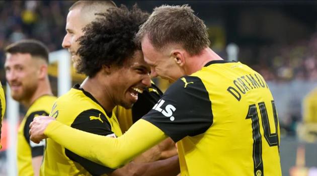 Adeyemi và Beier sẵn sàng cho sơ đồ 2 tiền đạo của Dortmund