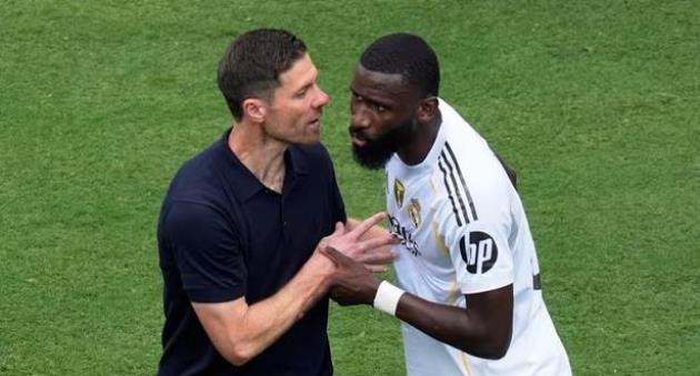 CĐV Real Madrid lo ngại phong độ Rudiger sau trận thắng Juventus