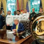 Chuyện lạ: Ông Trump giữ cúp, FIFA làm bản sao Club World Cup cho Chelsea