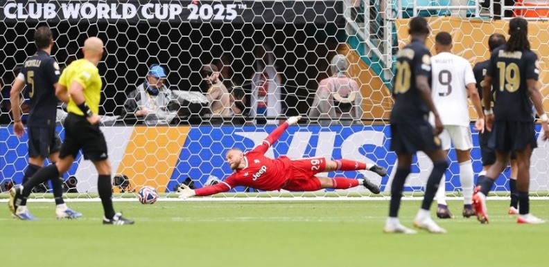 Di Gregorio không cứu nổi Juventus khỏi thất bại trước Real Madrid