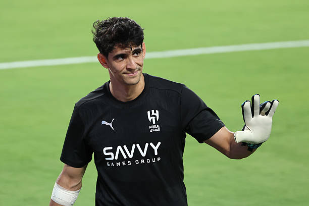 Ederson ngụp lặn, thủ thành Al Hilal gây choáng với 10 pha cứu thua