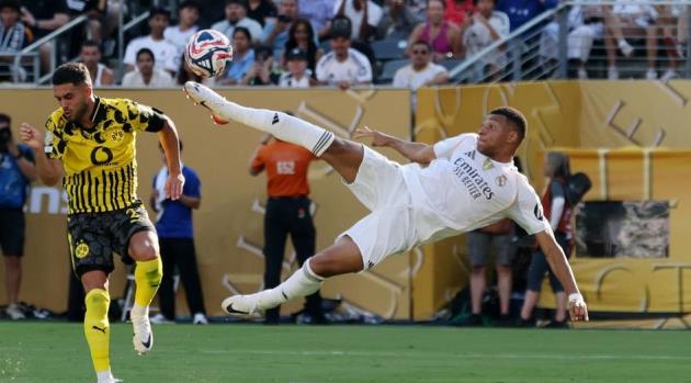 Ghi siêu phẩm, Mbappe vẫn bị Alonso quát vì lười pressing