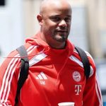 Kompany điềm tĩnh khi Bayern trễ chuyến bay do bão