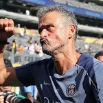 Luis Enrique: “Điện thoại tôi đầy tin nhắn chúc mừng từ người hâm mộ Barca”