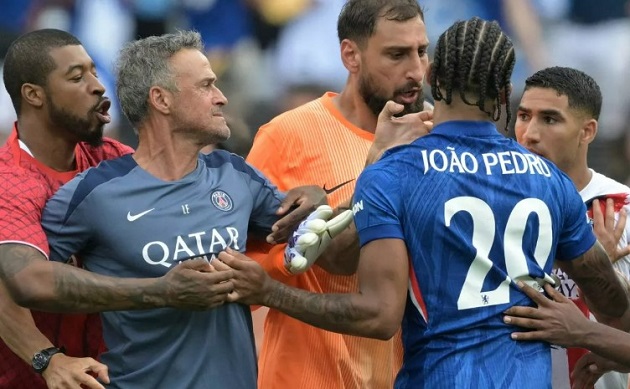 Luis Enrique đối mặt án phạt nặng sau sự cố xô ngã Joao Pedro