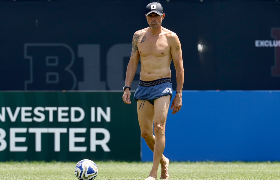 Luis Enrique: Thể hình tuổi 55 và triết lý sống “không ngồi yên” truyền cảm hứng cho PSG