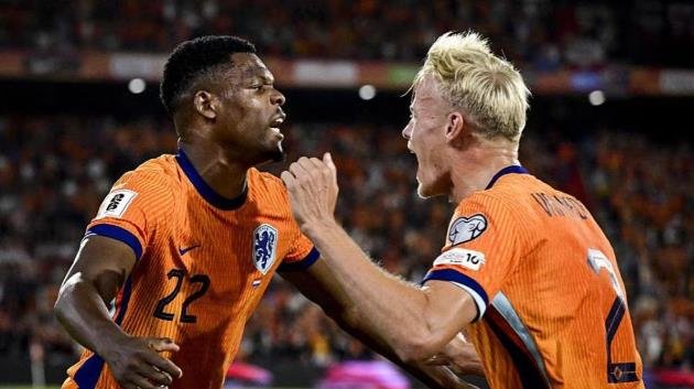 Matty Cash lập siêu phẩm giúp Ba Lan cầm hòa Hà Lan