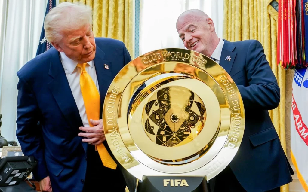 Mối quan hệ thân thiết lạ thường giữa Donald Trump và Gianni Infantino
