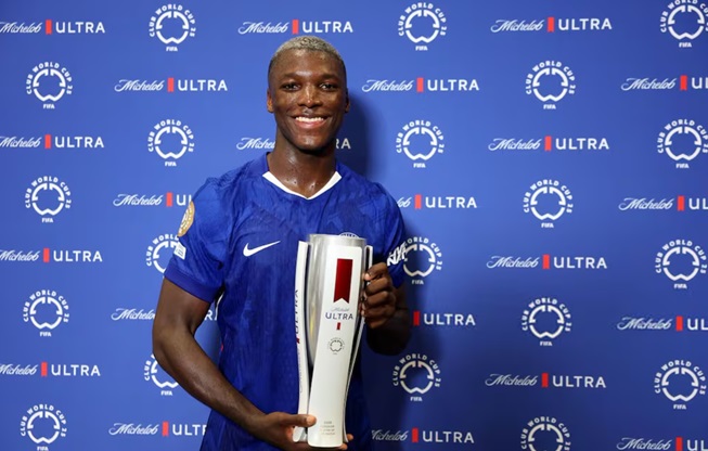 Moises Caicedo: Nhạc trưởng Chelsea trong chiến thắng tưng bừng trước Benfica