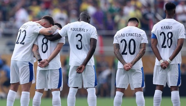 Nhớ Jota, Cancelo và Neves bật khóc nức nở ngay trên sân