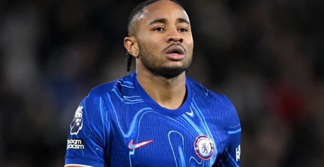 Nkunku đá chính, Chelsea bác bỏ liên hệ với MU