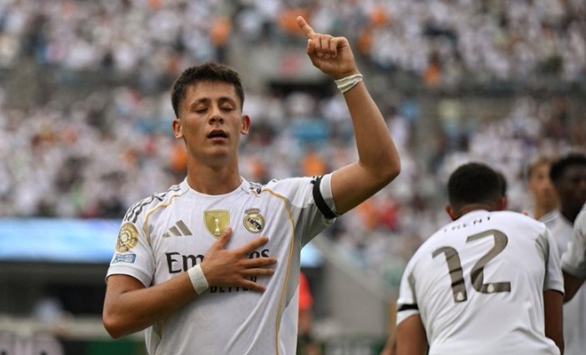 Real 3-1 Pachuca: Bản lĩnh 10 người; Guler rực sáng