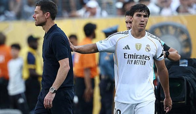 Real đối đầu PSG, Xabi Alonso nên chọn Garcia hay Mbappe?