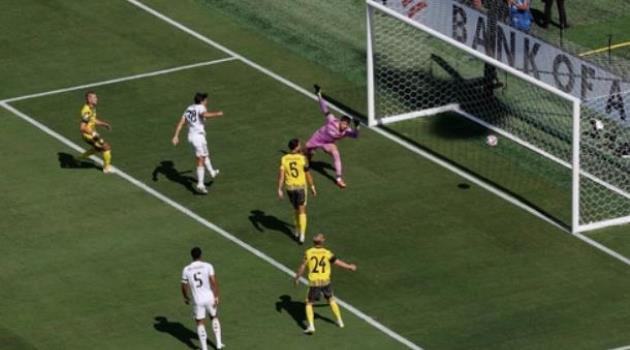 Real Madrid 3-2 Dortmund: Bữa tiệc tấn công; Nghẹt thở đến phút chót