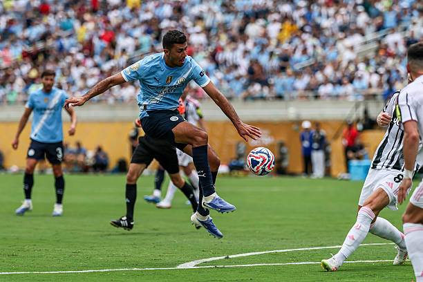 Rodri tái xuất; “Đôi cánh” tỏa sáng: Thấy gì từ thắng lợi hủy diệt của Man City?
