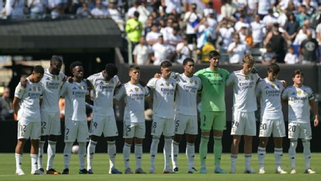 Trent Alexander-Arnold đau đớn thi đấu trong ngày tưởng nhớ Jota