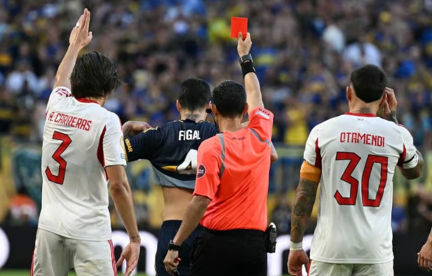 Benfica chia điểm kịch tính với Boca Juniors trong trận cầu 3 thẻ đỏ