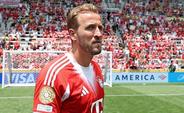 Kane có màn trình diễn đáng quên dù Bayern thắng 10-0