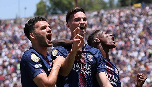 PSG 4-0 Atletico: Thị uy sức mạnh; Kvaratskhelia thăng hoa