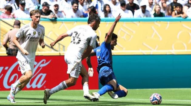 Real Madrid 1-1 Al Hilal: Kịch tính VAR phút cuối; Bono hóa người hùng