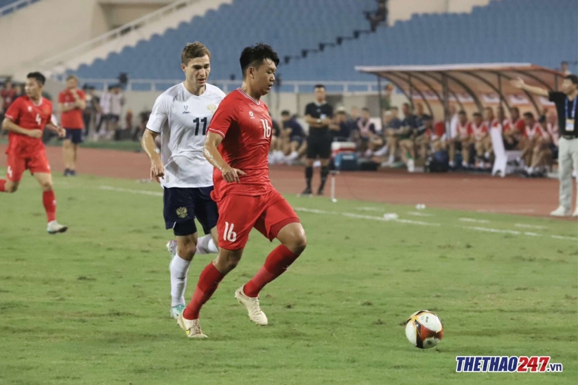 Tiền đạo ĐT Nga nói về bàn phản lưới: ‘Mặt cỏ không tốt nhất và cầu thủ Việt Nam đã quên luật’