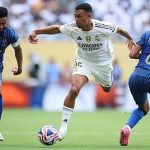 Truyền thông Tây Ban Nha chê màn ra mắt của Arnold trong màu áo Real