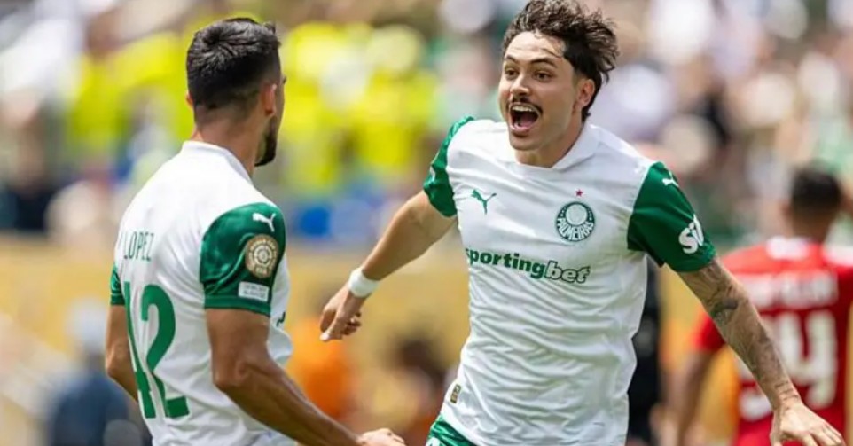 VAR cứu giúp khỏi thẻ đỏ, Palmeiras vượt khó hạ gục Al Ahly