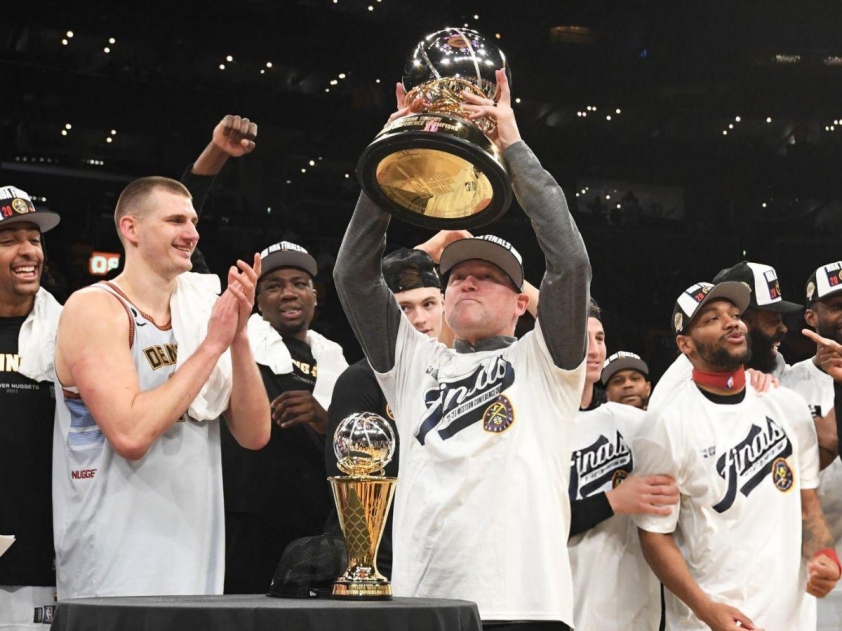 Thầy của Nikola Jokic bị sa thải cay đắng trước thềm vòng playoff NBA 2025