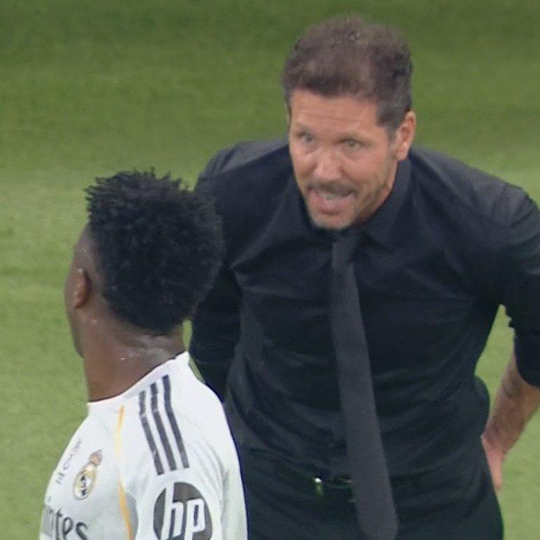 Vinicius Jr nổi điên, suýt lao vào Simeone sau lời khiêu khích gây sốc