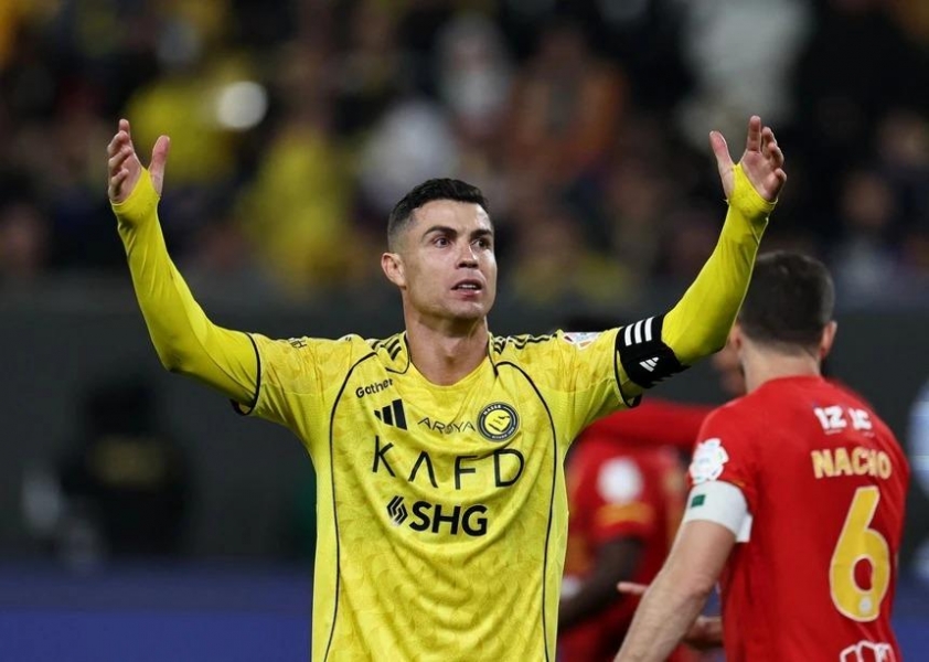 NÓNG: Giới chủ Ả Rập ra tối hậu thư cho Ronaldo